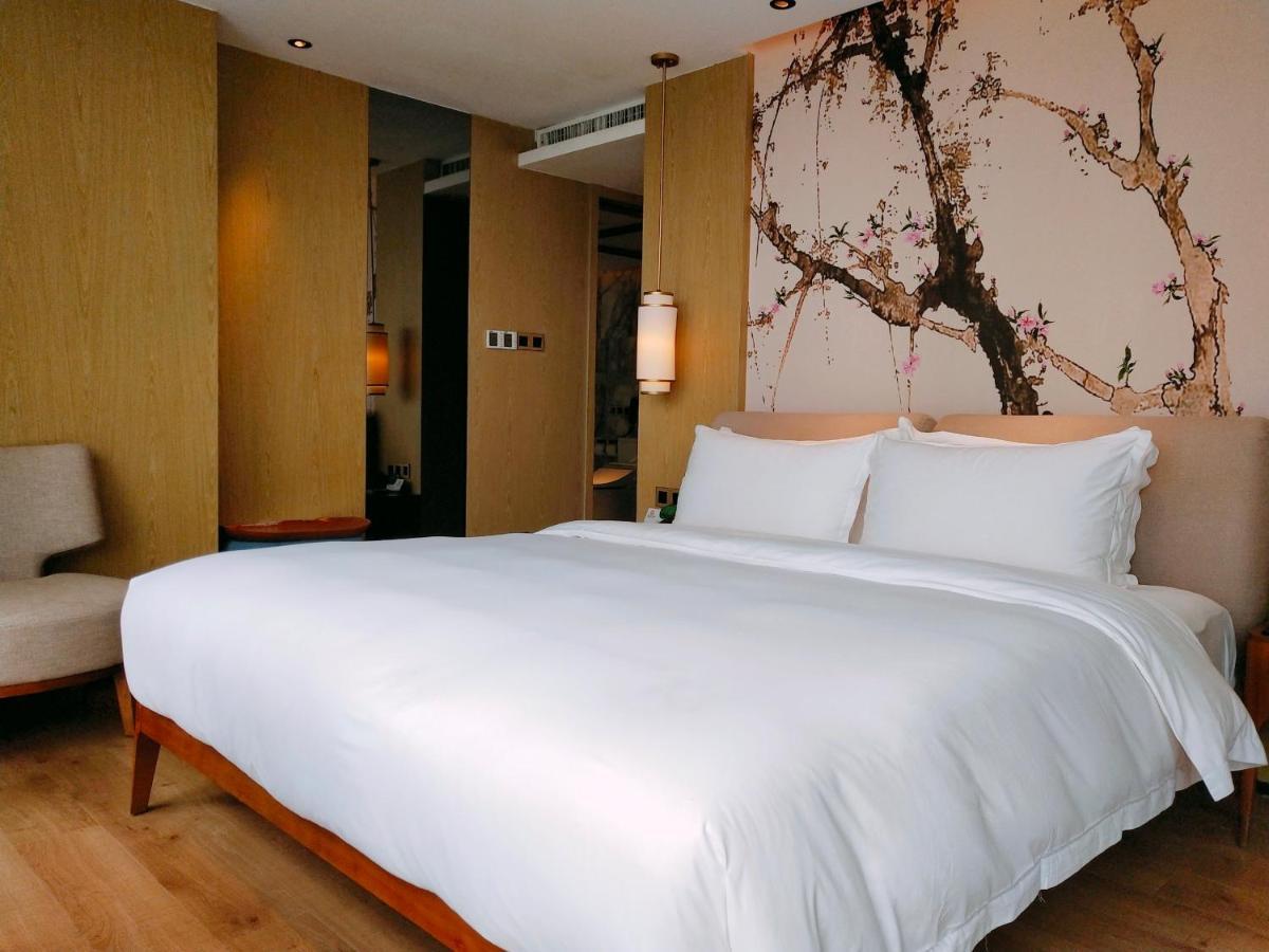 Howard Johnson Riverview Hotel Guangzhou Exterior foto