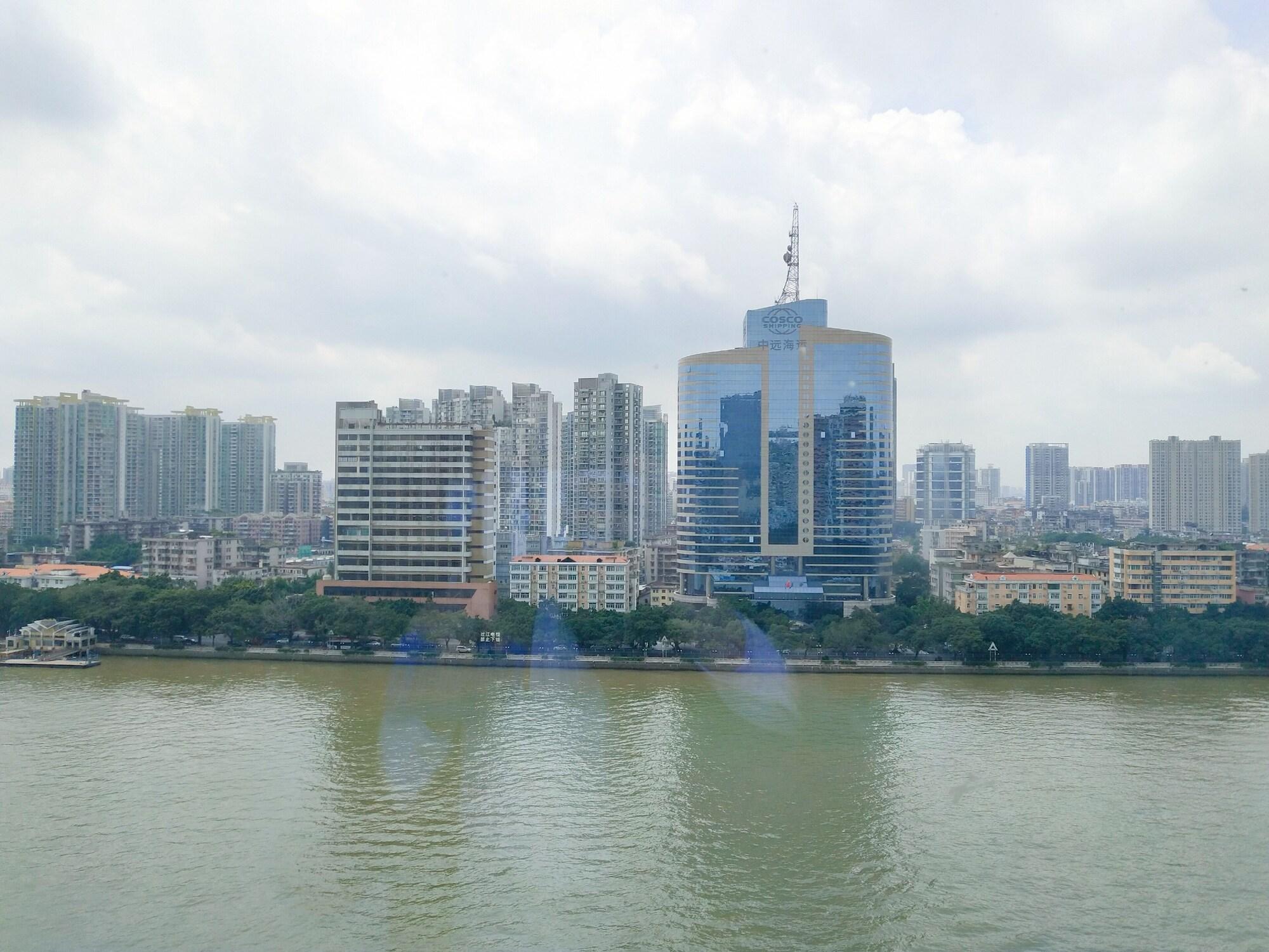 Howard Johnson Riverview Hotel Guangzhou Exterior foto
