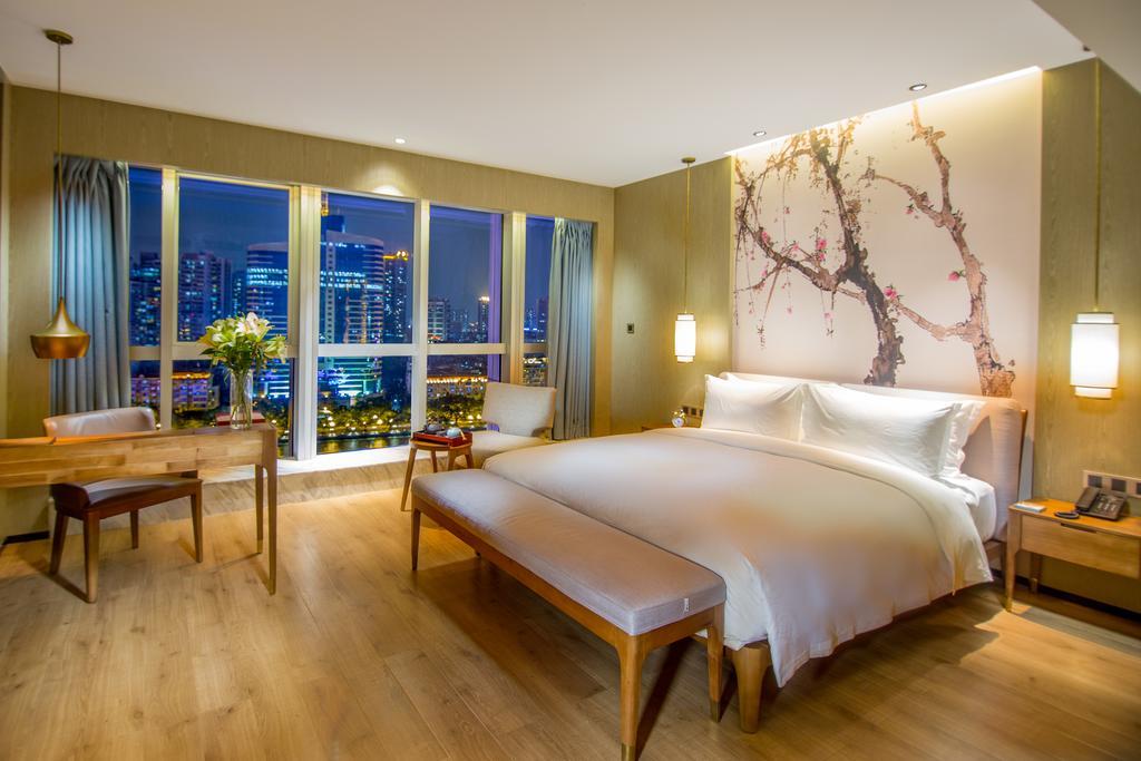 Howard Johnson Riverview Hotel Guangzhou Exterior foto